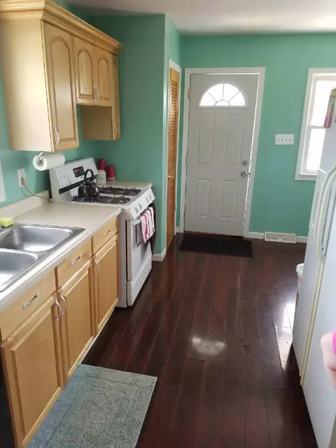 215 W Oak Pl, Griffith, IN 46319 photo 3
