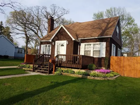 323 N Harvey St, Griffith, IN 46319 photo 2
