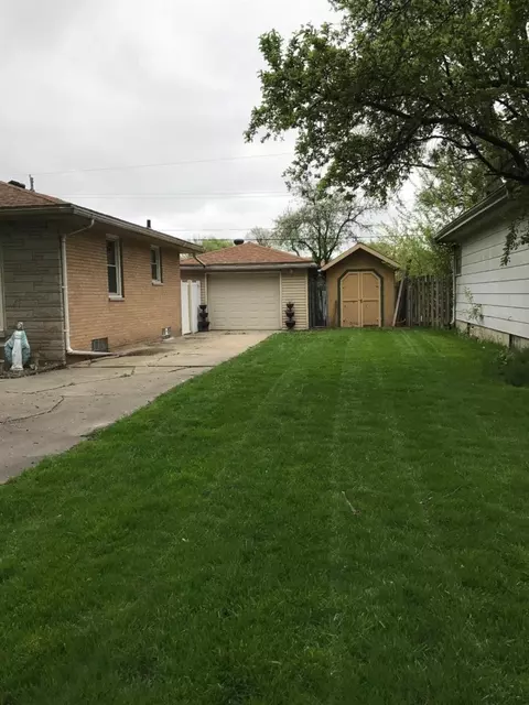 1041 N Dwiggins Ave, Griffith, IN 46319 photo 2