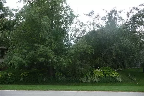 3566 Sunrise Dr, Crown Point, IN 46307 photo 2