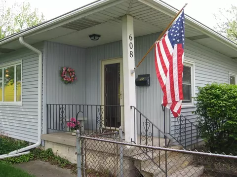 608 Thomas St, Crown Point, IN 46307 photo 2