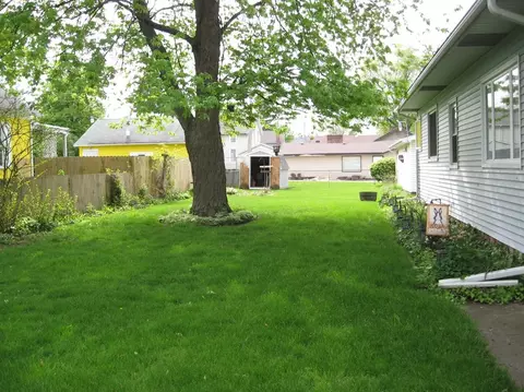 608 Thomas St, Crown Point, IN 46307 photo 3