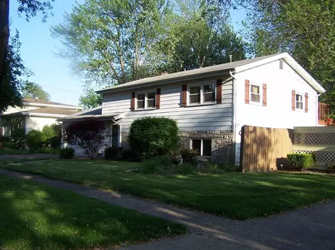 459 Apache Ln, Lowell, IN 46356 photo 1
