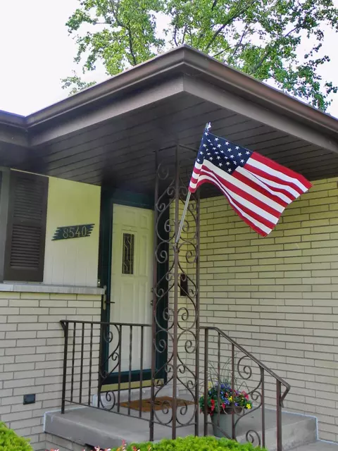 8540 Forest Ave, Munster, IN 46321 photo 3