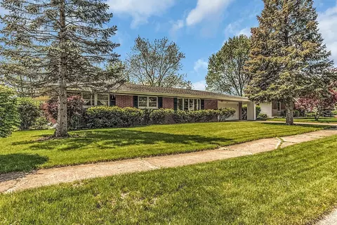 931 Mohawk Dr, Crown Point, IN 46307 photo 2