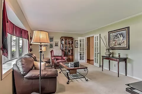 931 Mohawk Dr, Crown Point, IN 46307 photo 3
