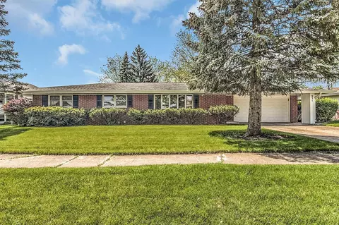 931 Mohawk Dr, Crown Point, IN 46307 photo 1