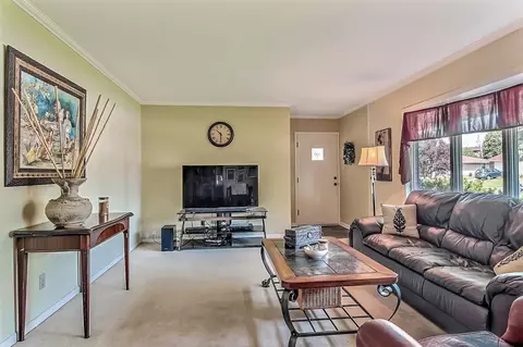 931 Mohawk Dr, Crown Point, IN 46307 photo 4