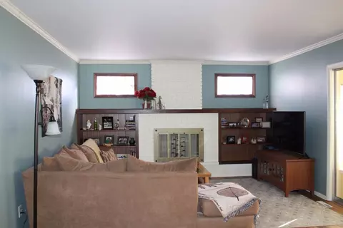 219 E 40th Pl, Griffith, IN 46319 photo 3
