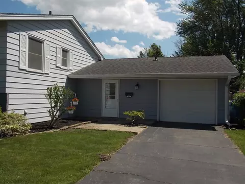 219 E 40th Pl, Griffith, IN 46319 photo 2