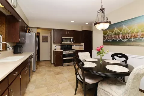 562 Hickory Ln, Munster, IN 46321 photo 3
