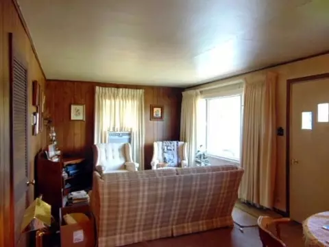 8032 Locust Ave, Gary, IN 46403 photo 3