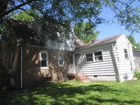 403 N Harvey St, Griffith, IN 46319 photo 2