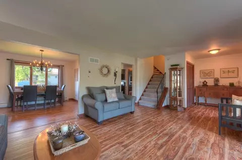 610 E Pine St, Griffith, IN 46319 photo 6