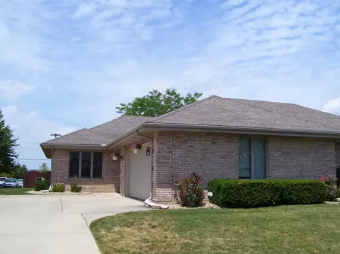 934 Ivanhoe Ln, Dyer, IN 46311 photo 2