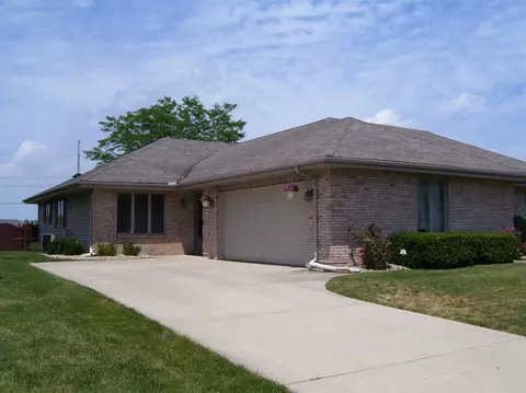 934 Ivanhoe Ln, Dyer, IN 46311 photo 1