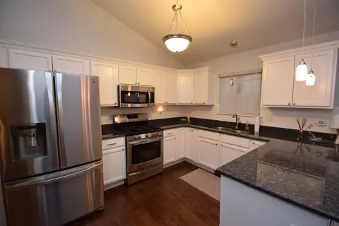 2418 Legend Cir, Chesterton, IN 46304 photo 4