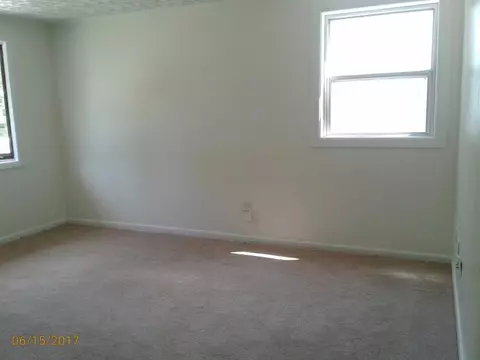 430 N Lindberg St, Griffith, IN 46319 photo 4