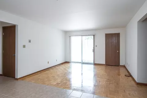 1444 Woodview Dr #12, Crown Point, IN 46307 photo 4