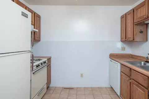 1444 Woodview Dr #12, Crown Point, IN 46307 photo 8