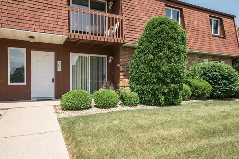 1444 Woodview Dr #12, Crown Point, IN 46307 photo 1
