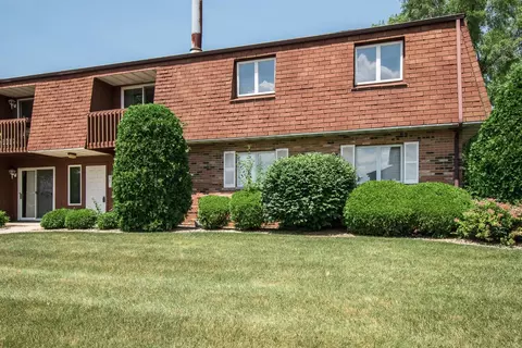 1444 Woodview Dr #12, Crown Point, IN 46307 photo 2