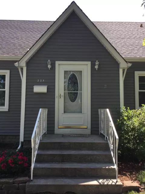 223 N Harvey St, Griffith, IN 46319 photo 2