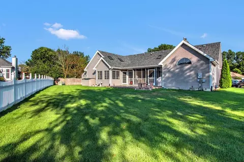 524 Cambridge Ct, Griffith, IN 46319 photo 2
