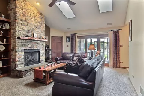 524 Cambridge Ct, Griffith, IN 46319 photo 4