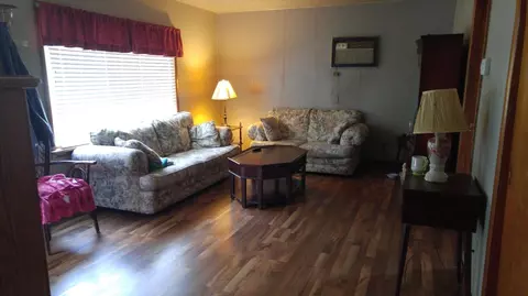 1113 E Oak St, Griffith, IN 46319 photo 2