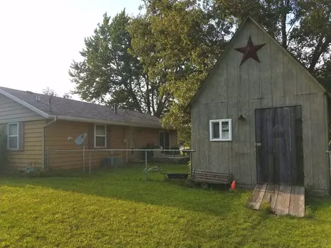 10487 N 450, De Motte, IN 46310 photo 3