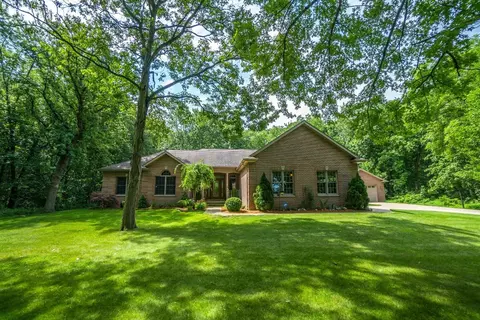 2727 E 153rd Ave, Hebron, IN 46341 photo 1