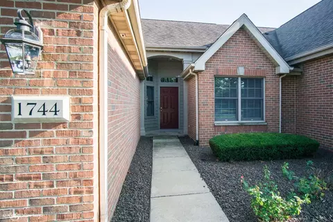 1744 Windfield Dr, Munster, IN 46321 photo 2
