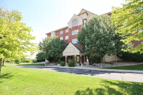 8421 Manor Ave #201, Munster, IN 46321 photo 1
