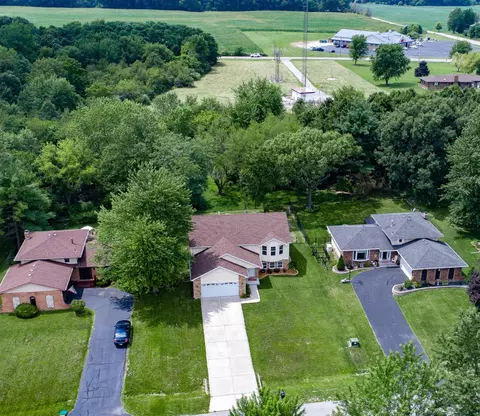 3820 Kingsway Dr, Crown Point, IN 46307 photo 2