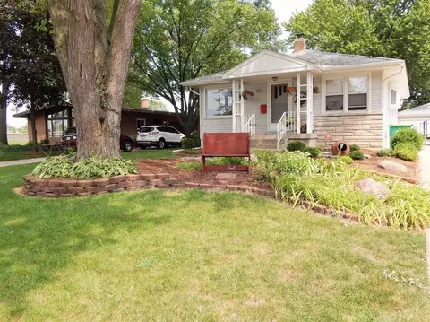 8011 Kooy Dr, Munster, IN 46321 photo 1