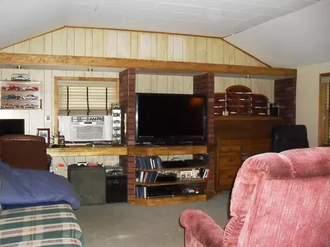 1020 E Miller St, Griffith, IN 46319 photo 5