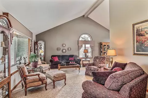 2744 Mockingbird Dr, Crown Point, IN 46307 photo 3