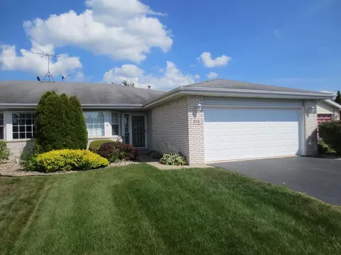 324 Pine Ridge Cir, Lowell, IN 46356 photo 1