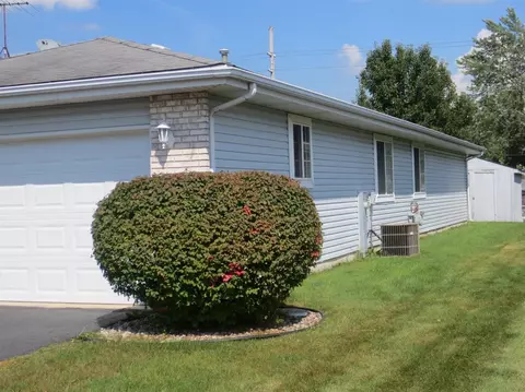 324 Pine Ridge Cir, Lowell, IN 46356 photo 2