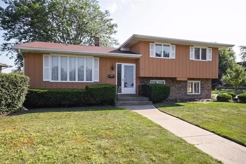 502 Cedar Ct, Munster, IN 46321 photo 1