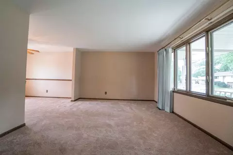 513 Hickory Ln, Munster, IN 46321 photo 5