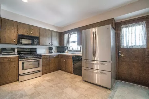 513 Hickory Ln, Munster, IN 46321 photo 9