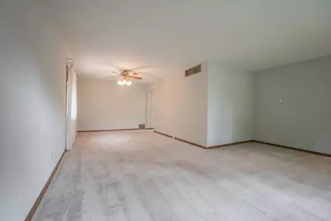 624 E Pine St, Griffith, IN 46319 photo 5
