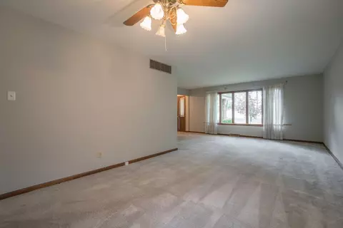 624 E Pine St, Griffith, IN 46319 photo 4