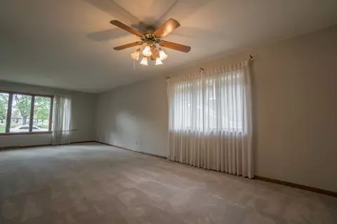 624 E Pine St, Griffith, IN 46319 photo 3