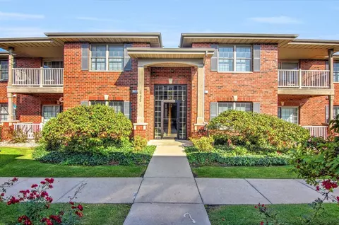 545 Cambridge Ct #1B, Munster, IN 46321 photo 1