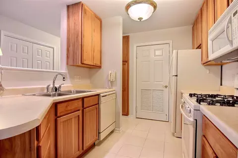 545 Cambridge Ct #1B, Munster, IN 46321 photo 6