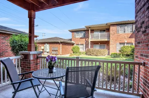 545 Cambridge Ct #1B, Munster, IN 46321 photo 2
