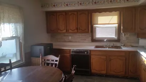 1013 W Ash St, Griffith, IN 46319 photo 4